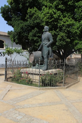 Estatua fundador de la bodega Gonzalez Byass, Jerez de la Frontera, Cádiz
