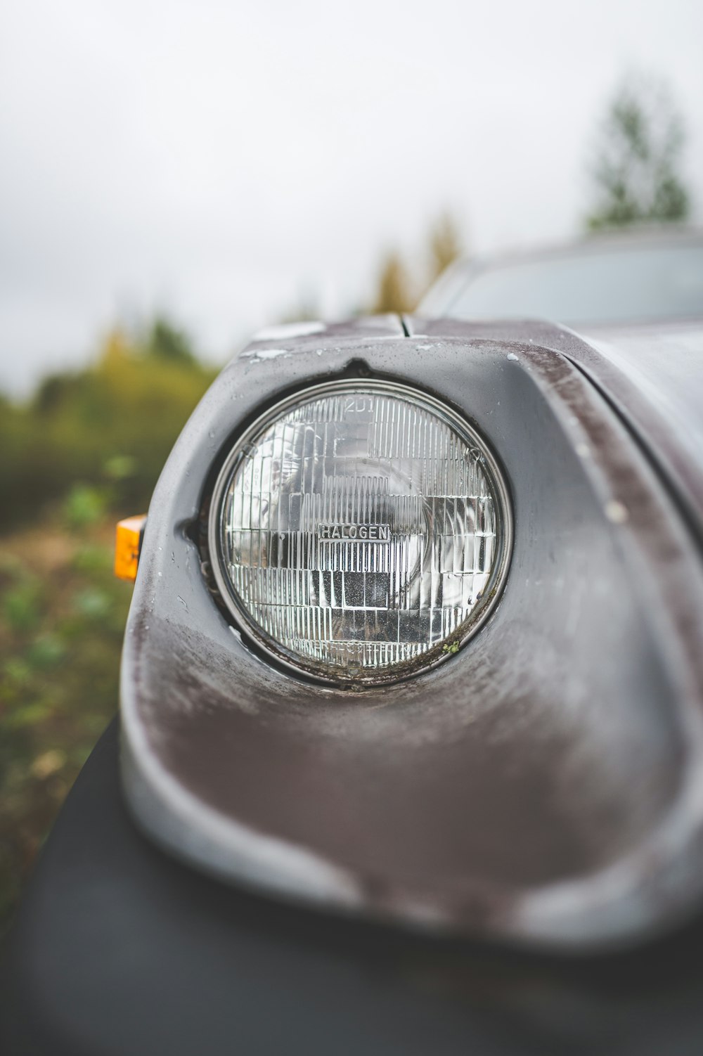 close-up-of-halogen-headlights