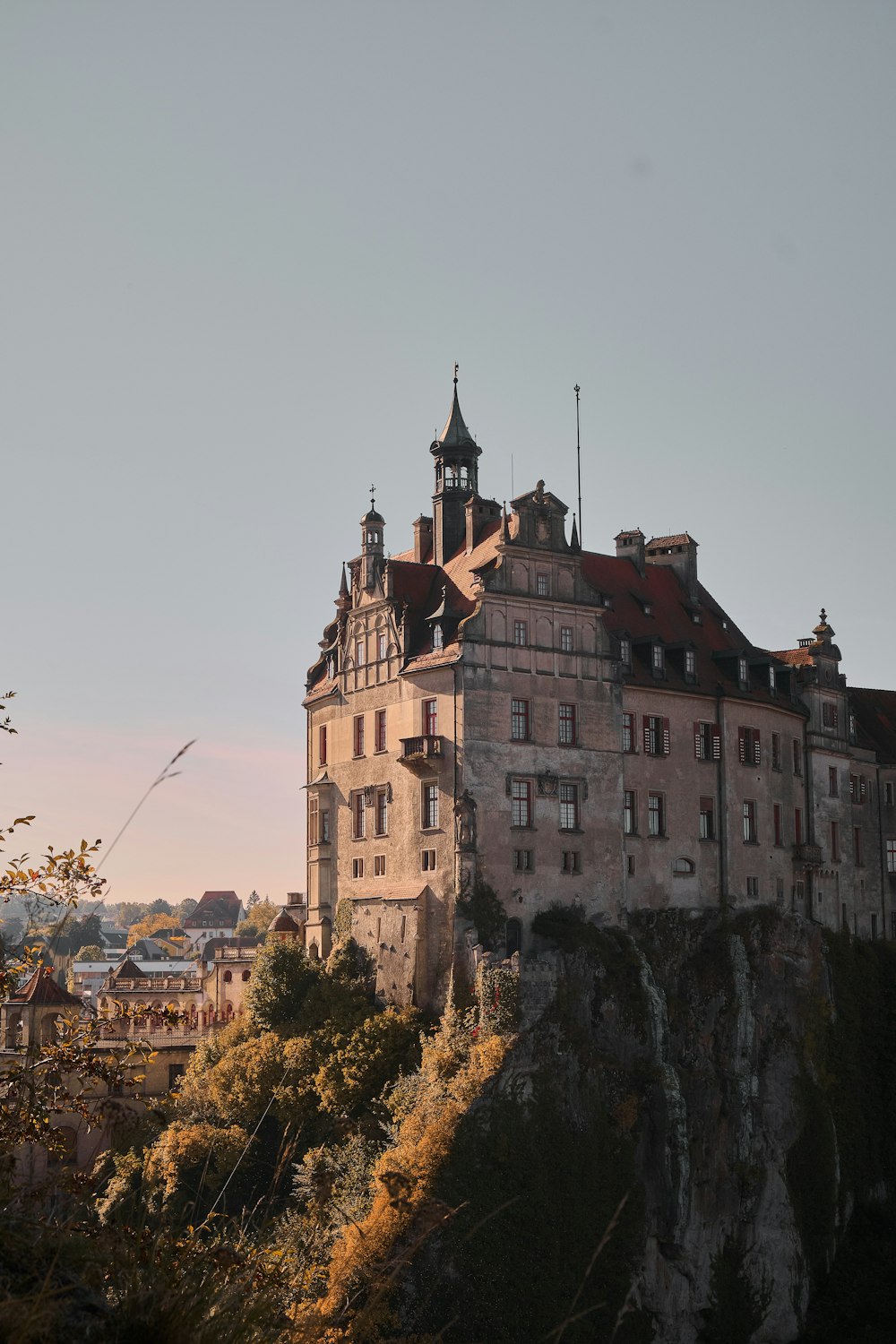 a large building sitting on top of a cliff