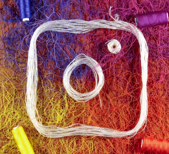 a picture of some yarn and a pair of scissors