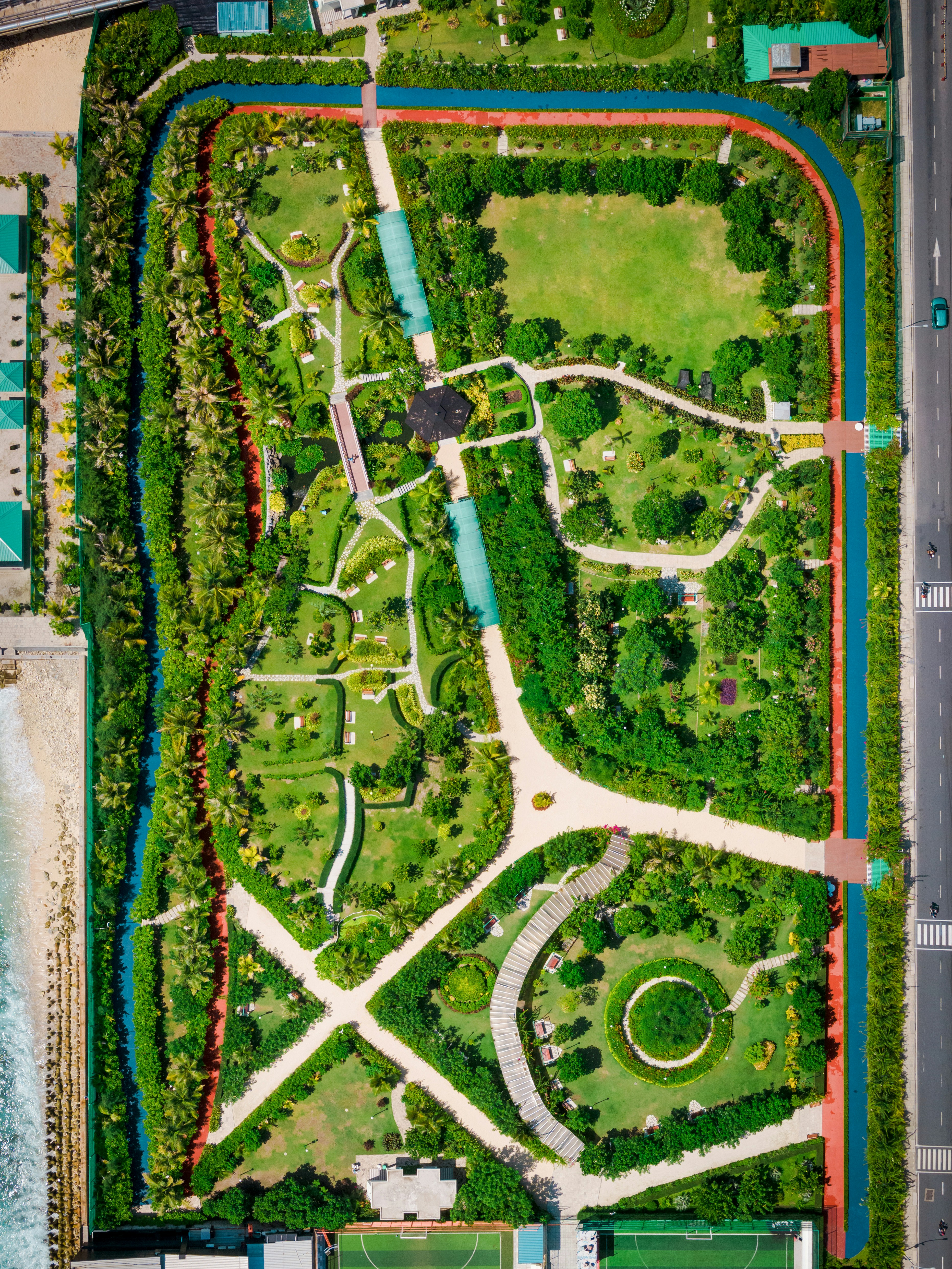 An aerial view of a park with lots of grass photo – Free Park Image on ...