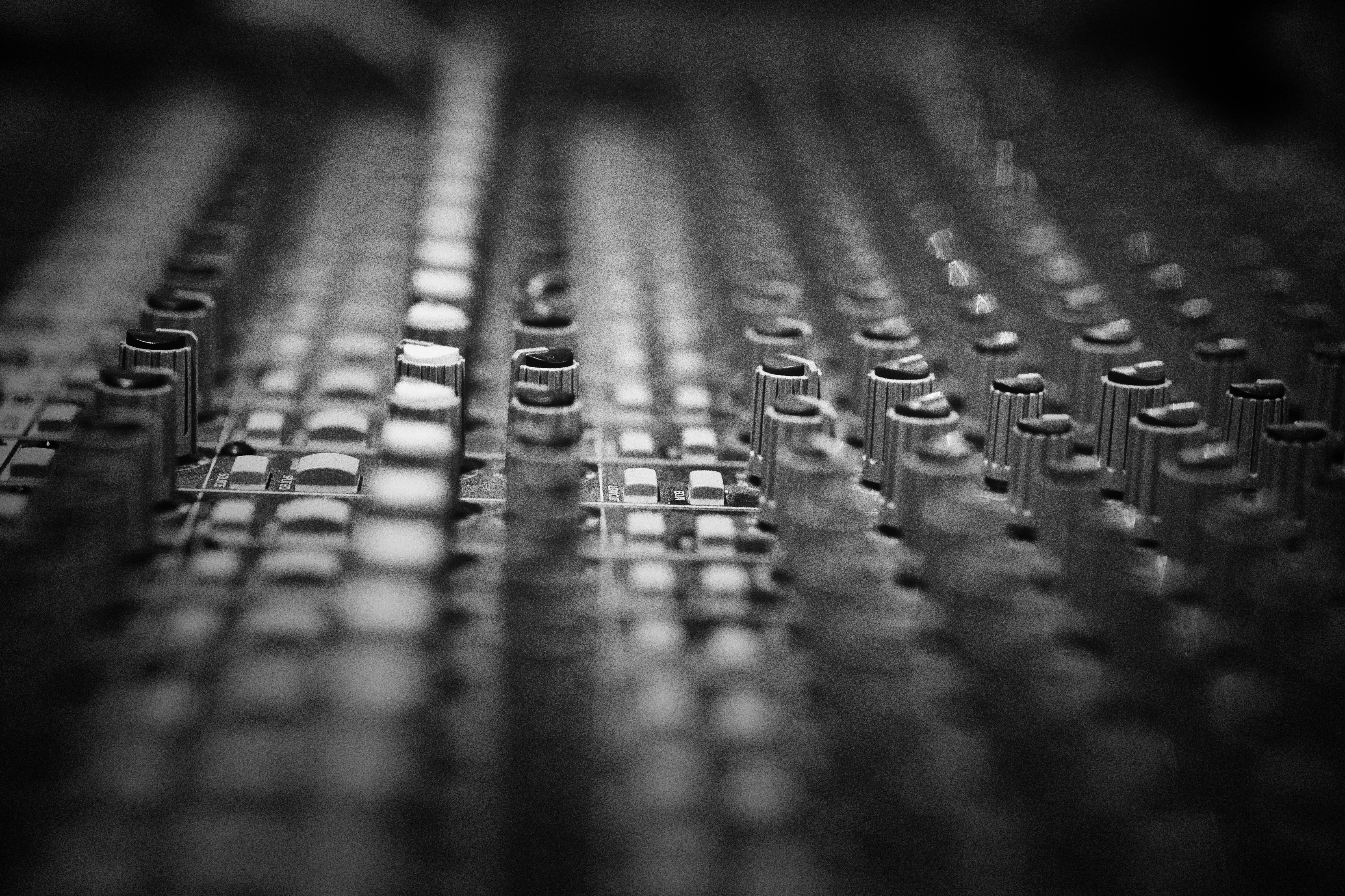 a black and white photo of a computer keyboard