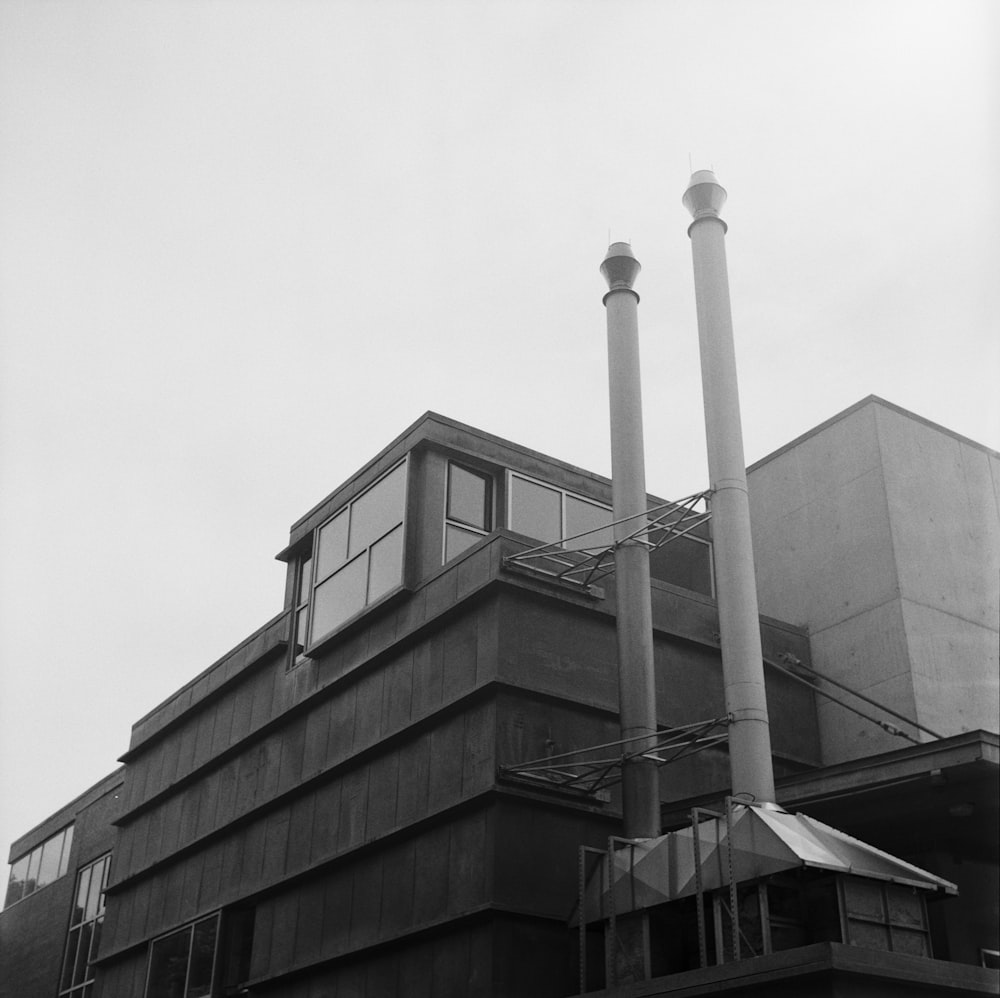 a black and white photo of a building