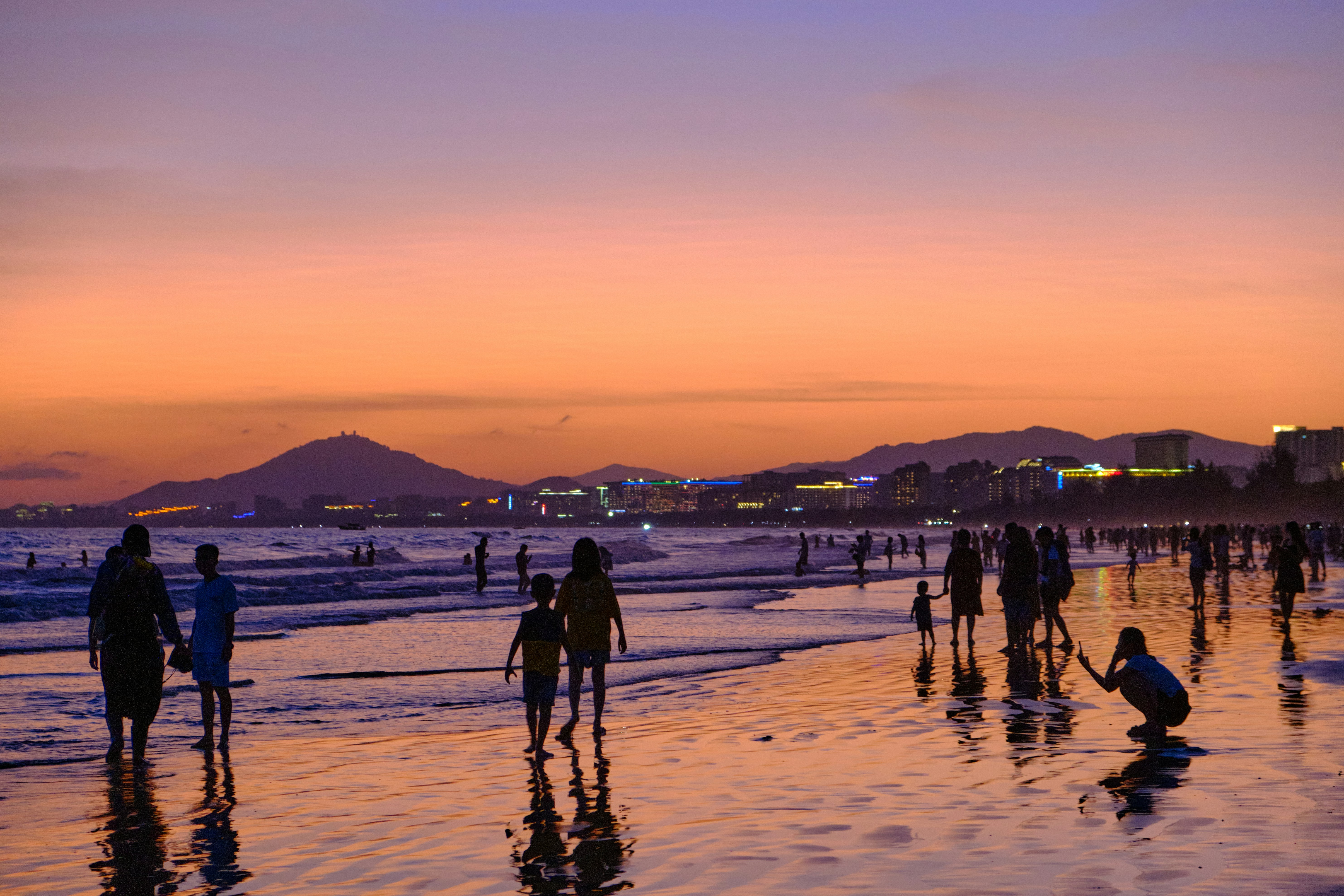 A group of people standing on top of a beach photo – Free 海南省中国 Image ...