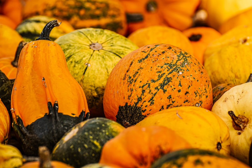 a pile of pumpkins sitting next to each other