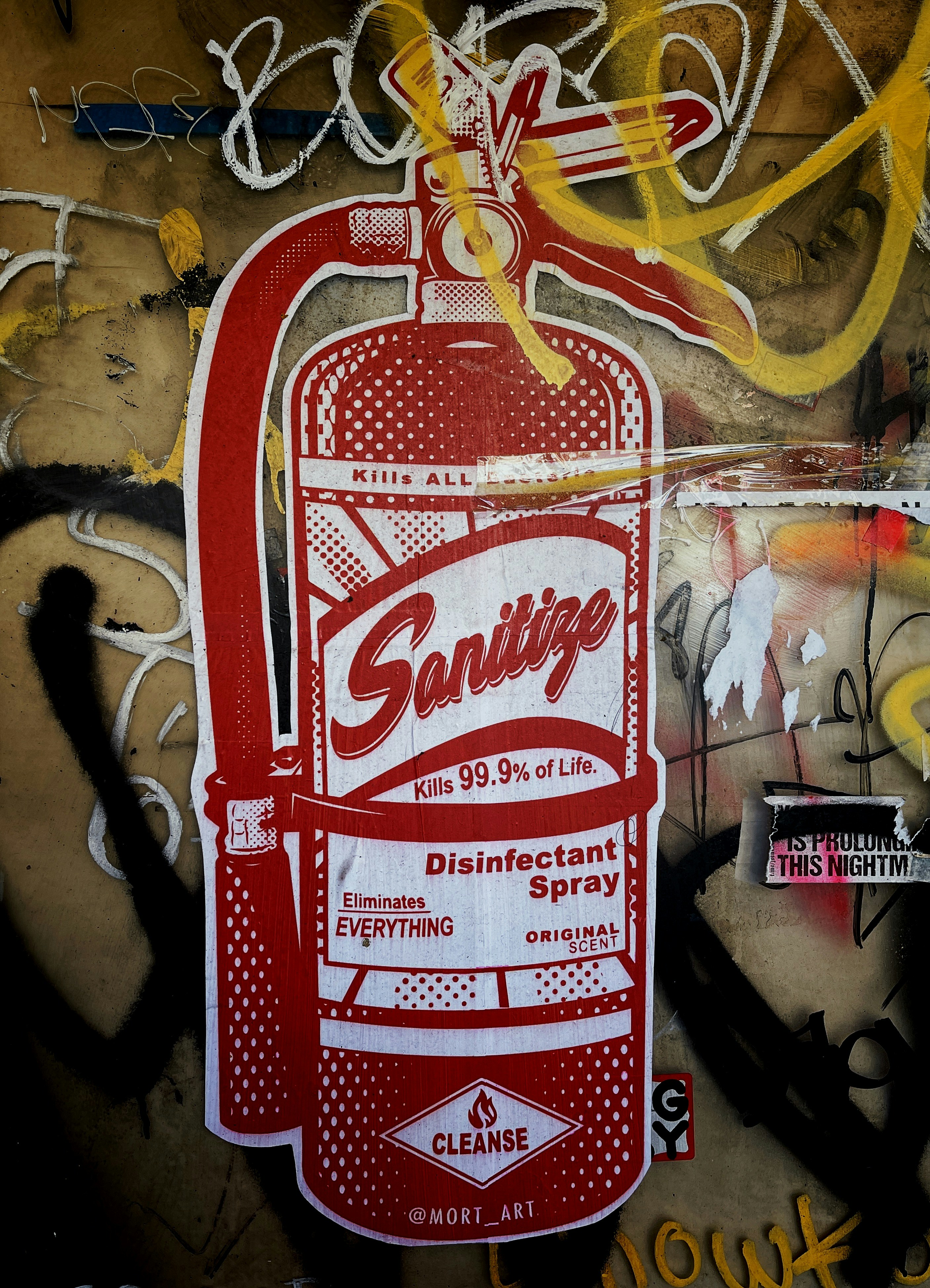 Una pintura de un extintor de incendios rojo en una pared