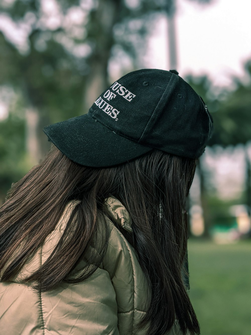 A woman with long hair wearing a hat photo – Free Clothing Image on Unsplash
