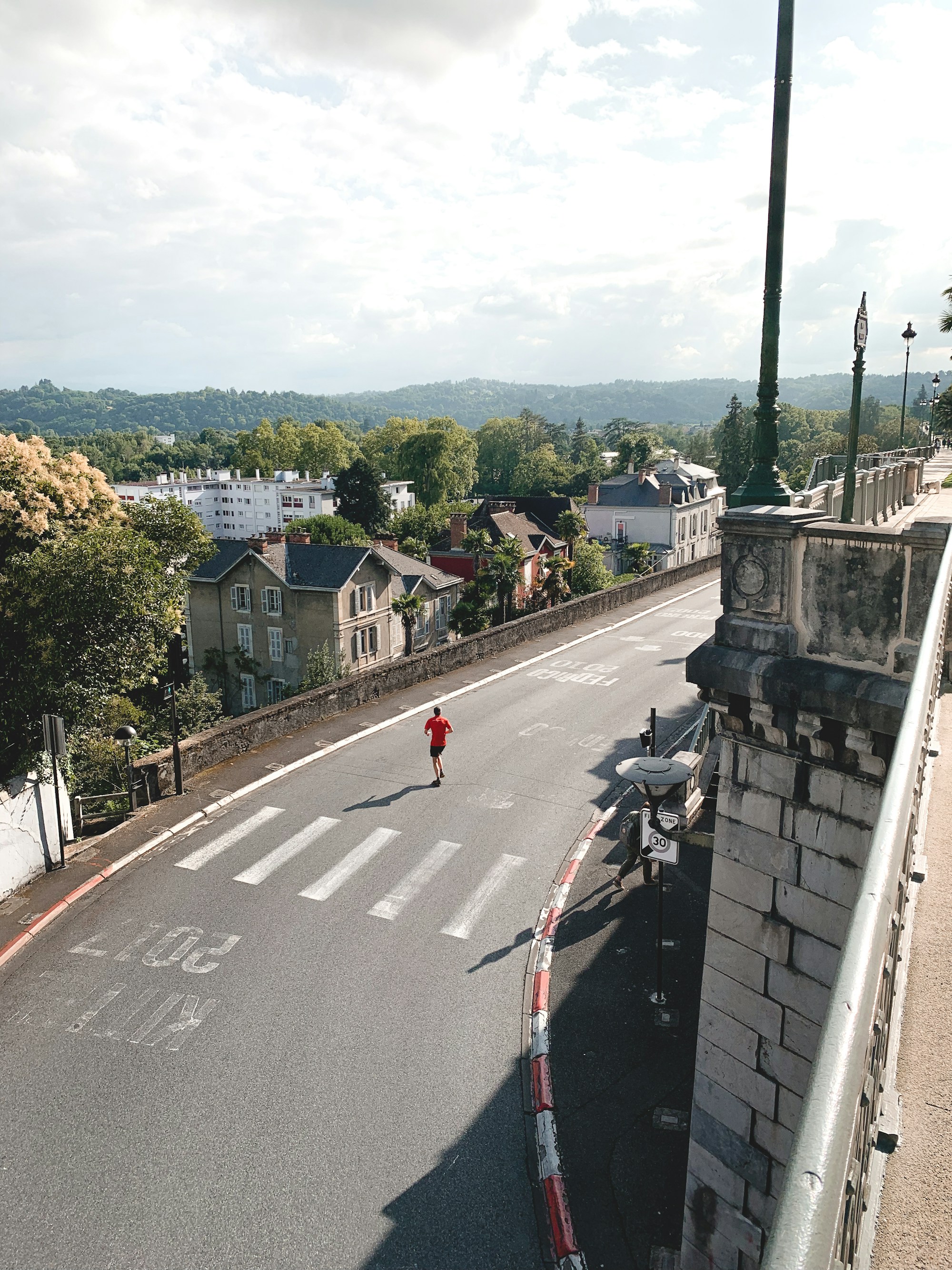 Best Times to Visit Pau: Ideal Seasons & Weather