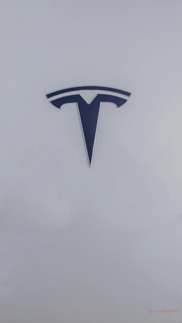 A sleek, modern landing page showcasing the Iconaviva Woman Icon Awards logo with elegant typography and a clean layout.