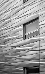 a black and white photo of a building