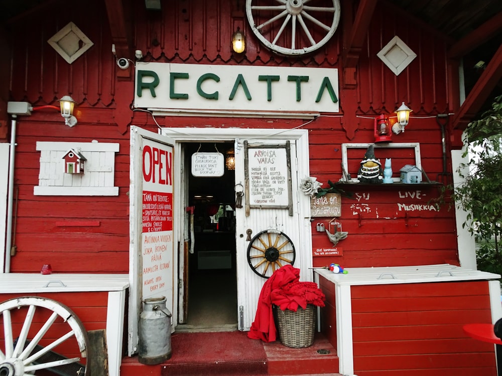 a red building with a sign that says recatta