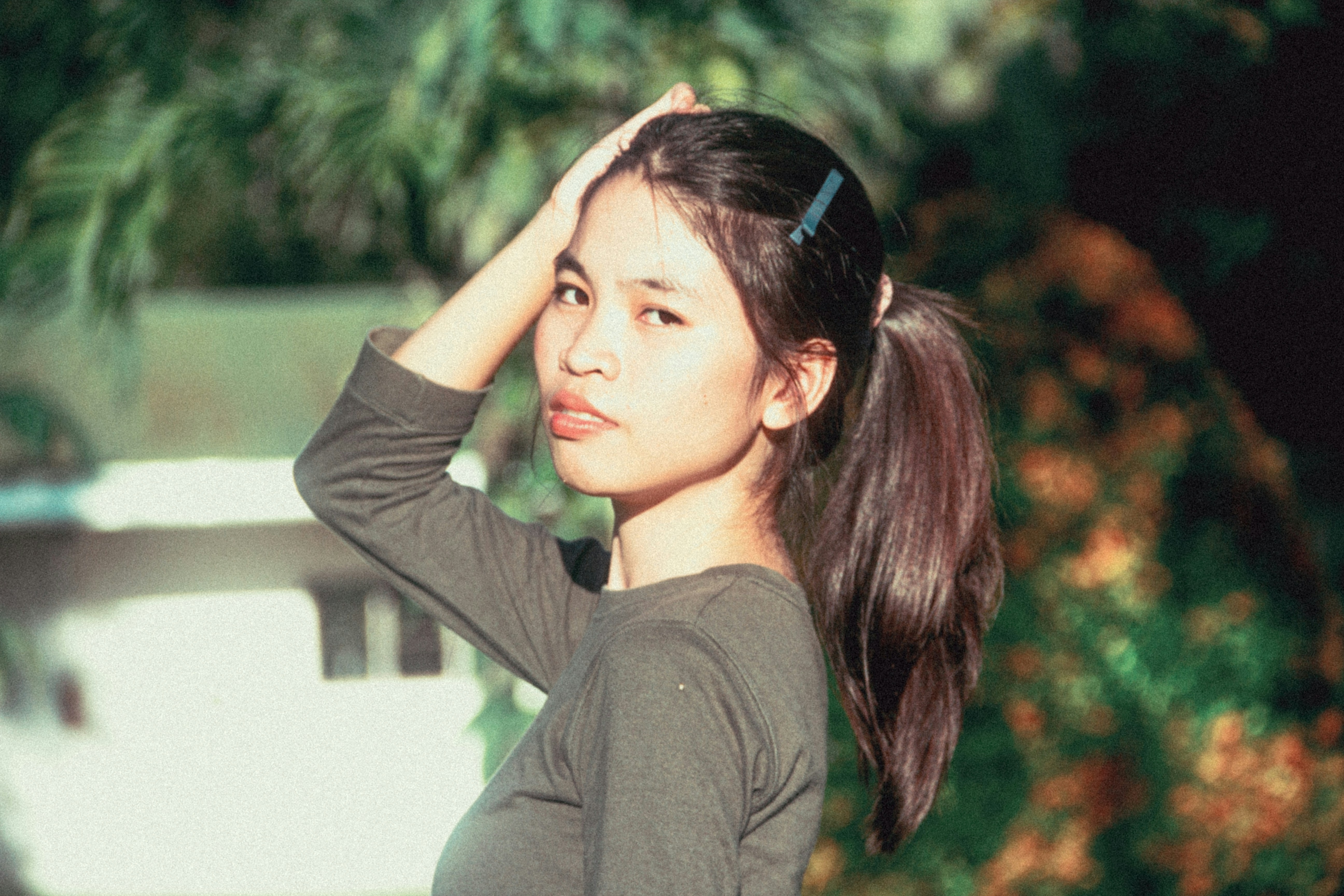 低馬尾怎麼綁好看？五個細節讓造型感直接升級