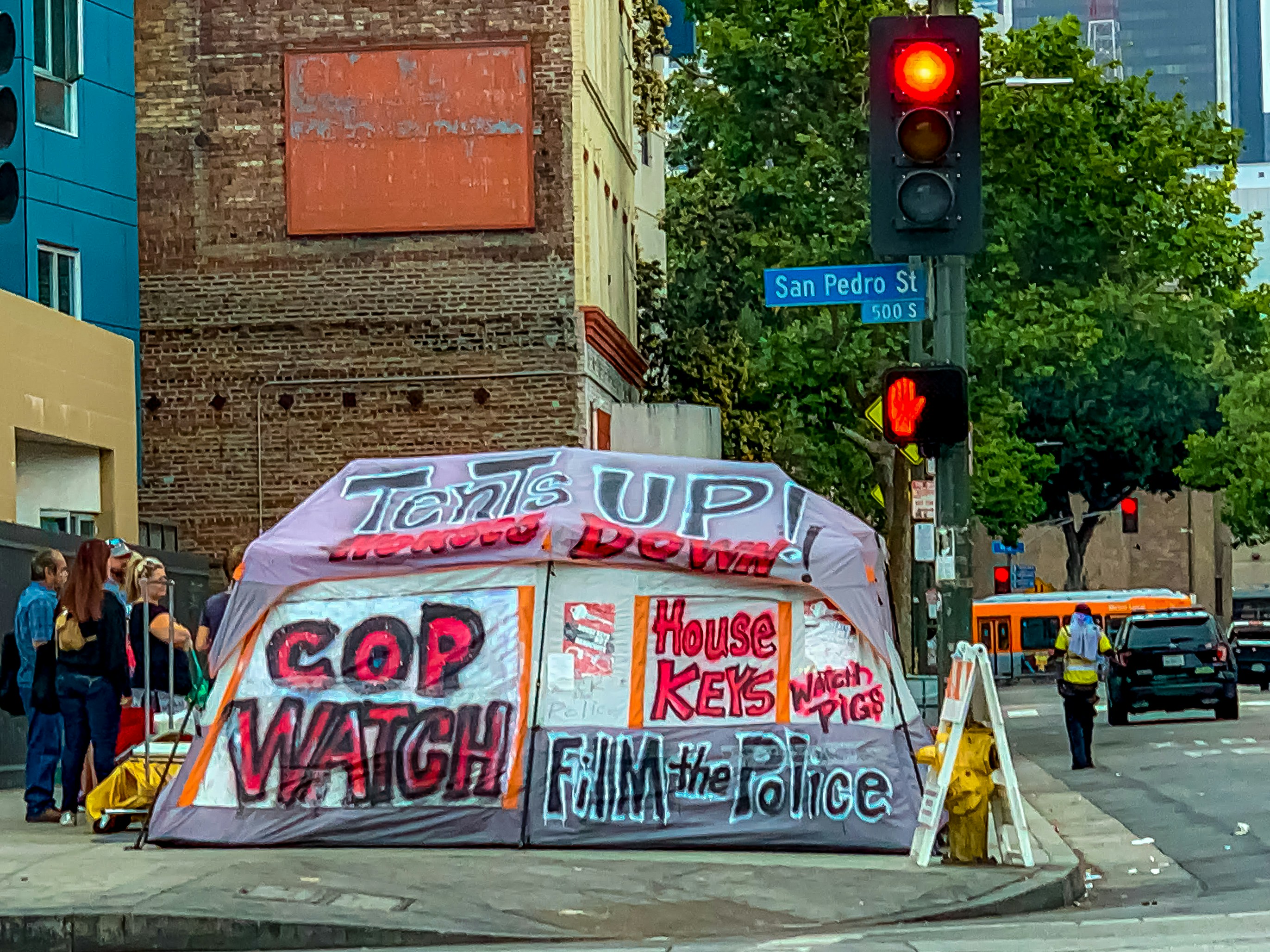 현지 사회 이슈 파악: 커뮤니티와의 연결 강화하기