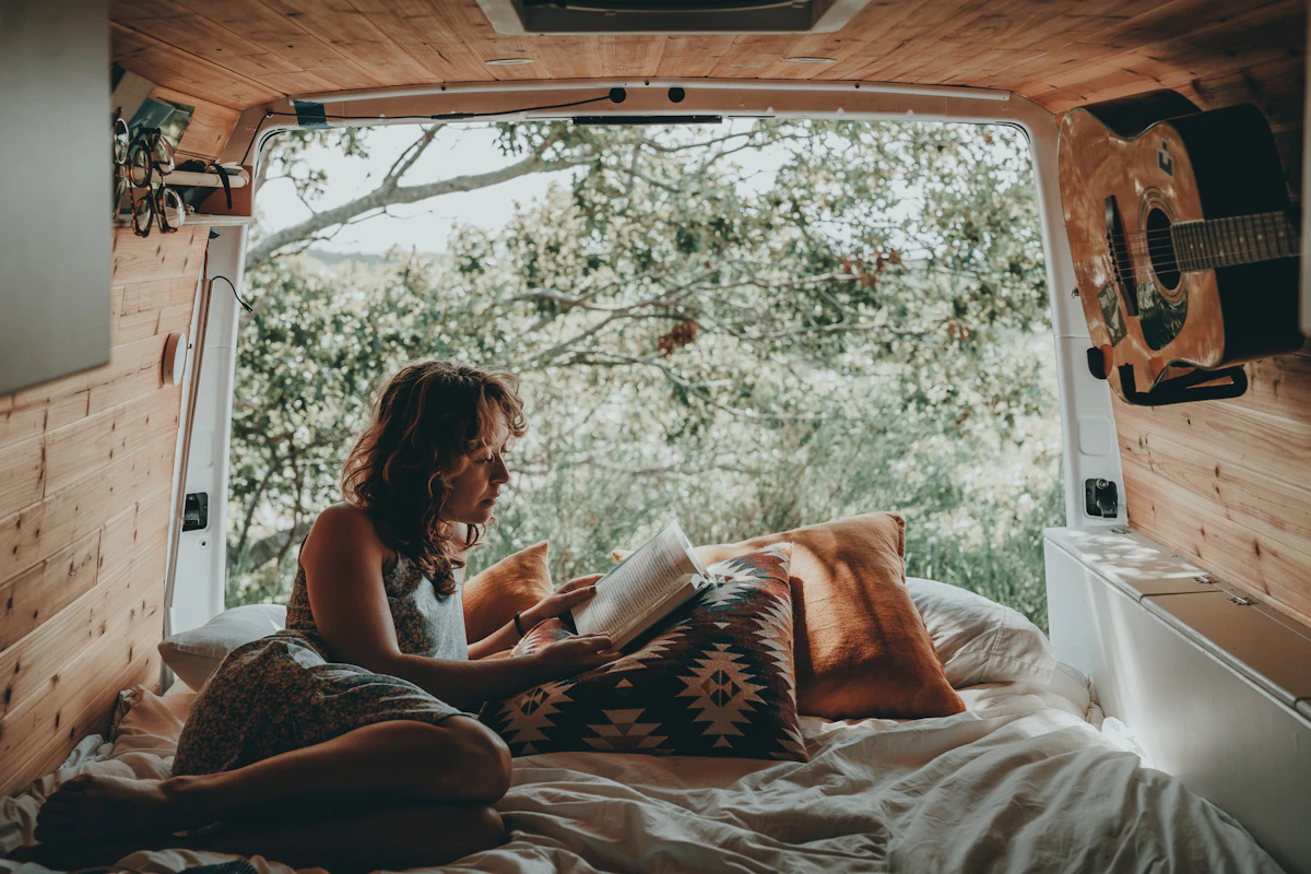 Planning the bed and living layout in a campervan