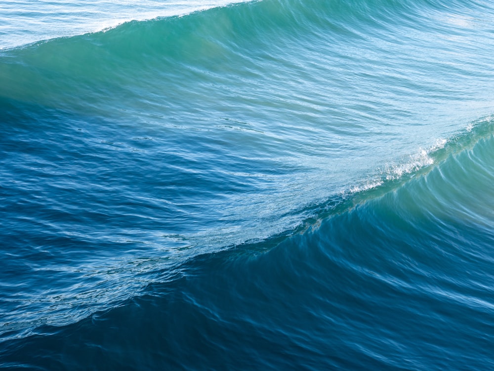 a large wave in the middle of the ocean