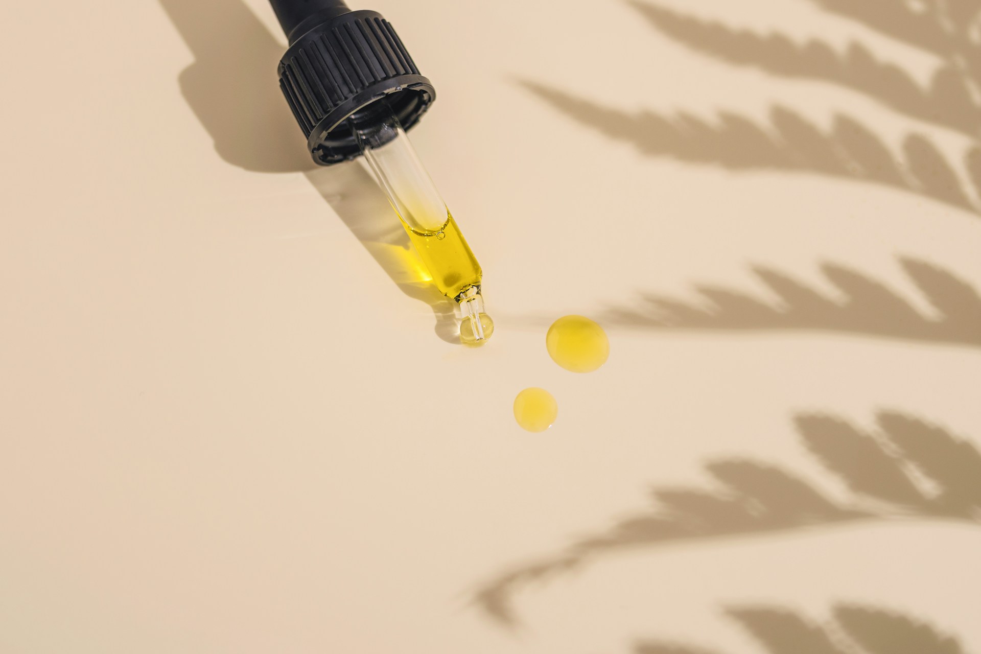 Dropper releasing CBD oil drops