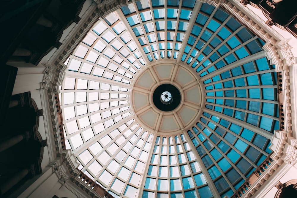 a view of the ceiling of a large building