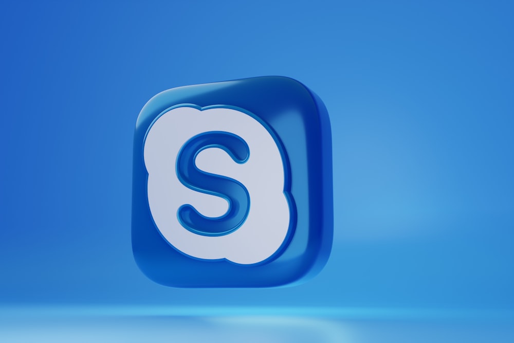 a blue and white square with the letter s on it