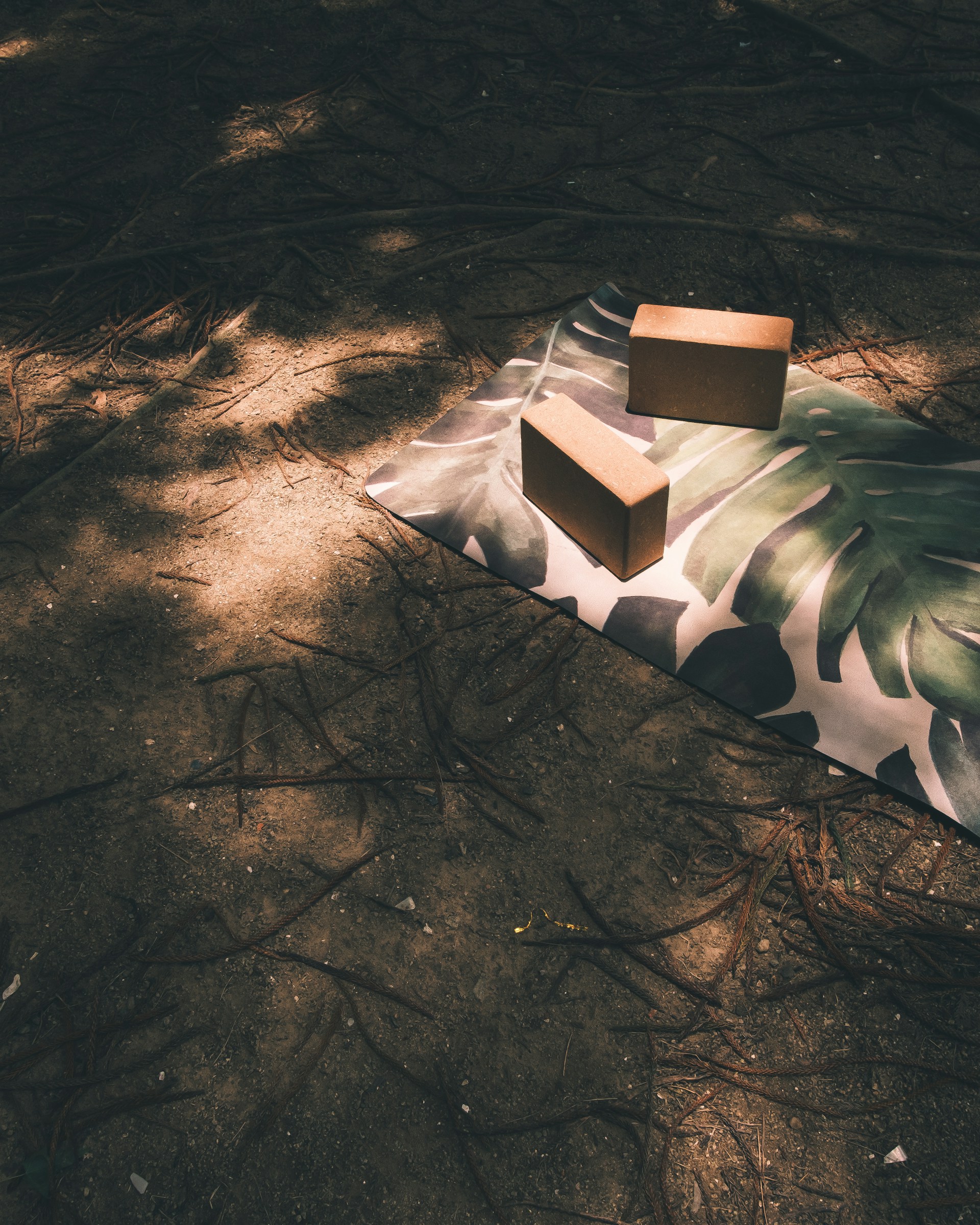 gray computer monitor