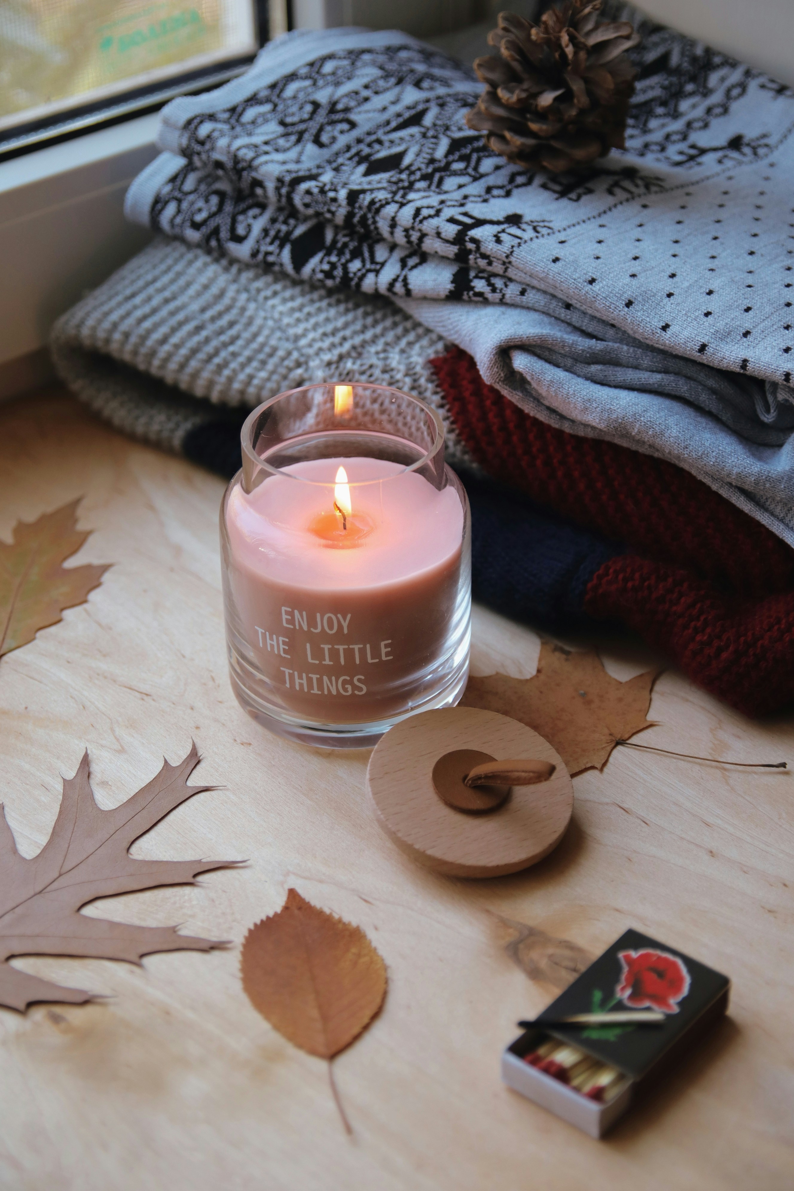 A candle sitting on top of a wooden table photo – Free Candle ...