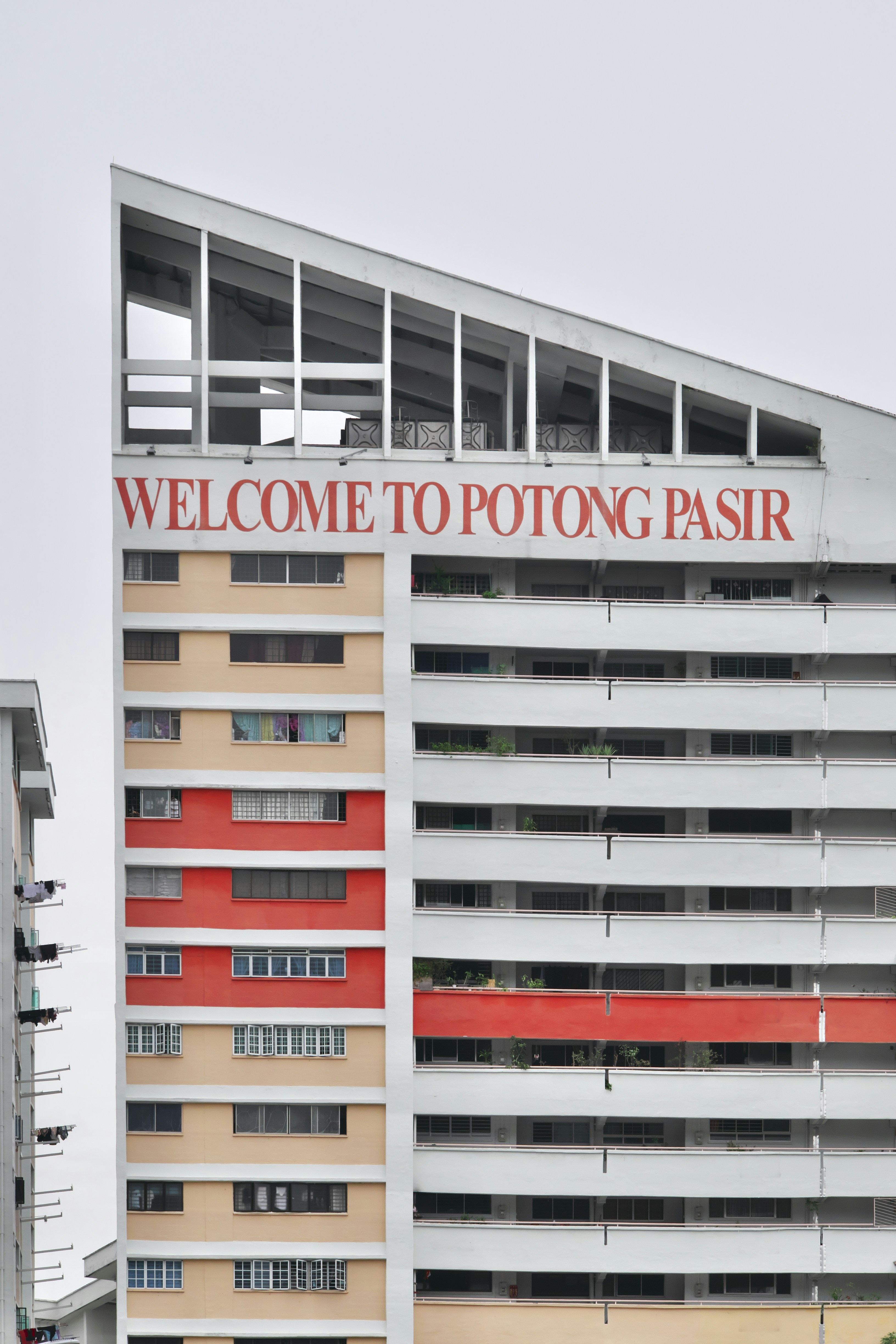 a very tall building with a welcome sign on it's side