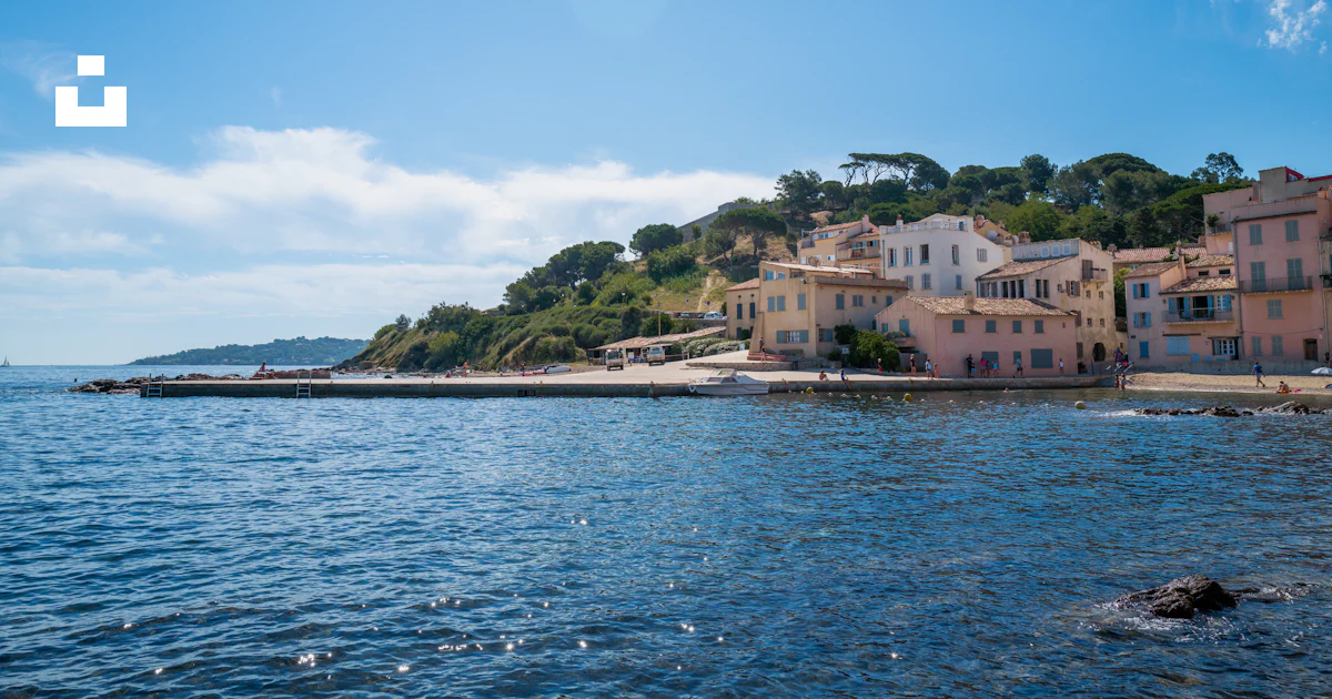 A small village on a small island in the middle of the ocean photo ...