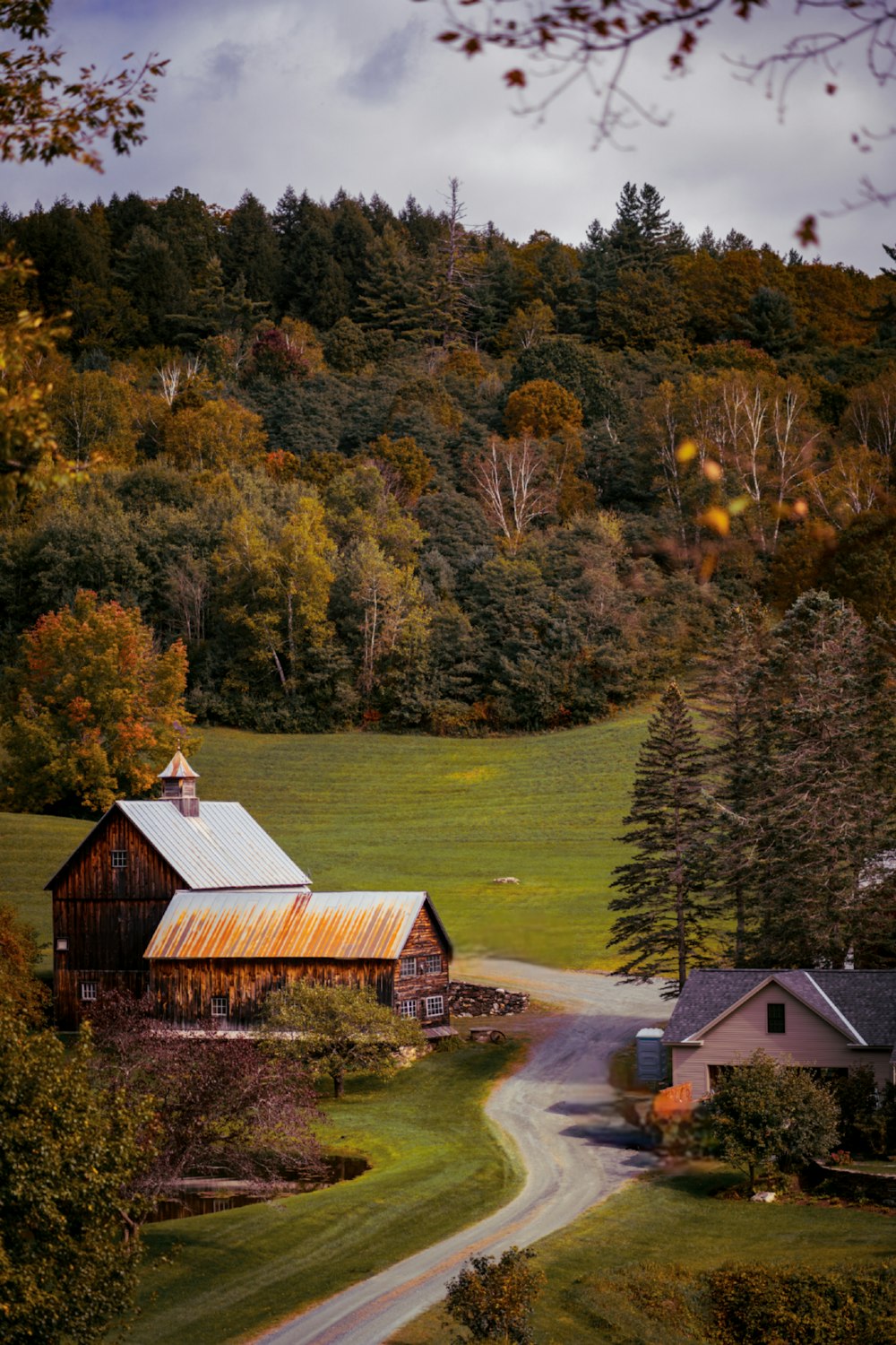 a barn in the middle of a country road