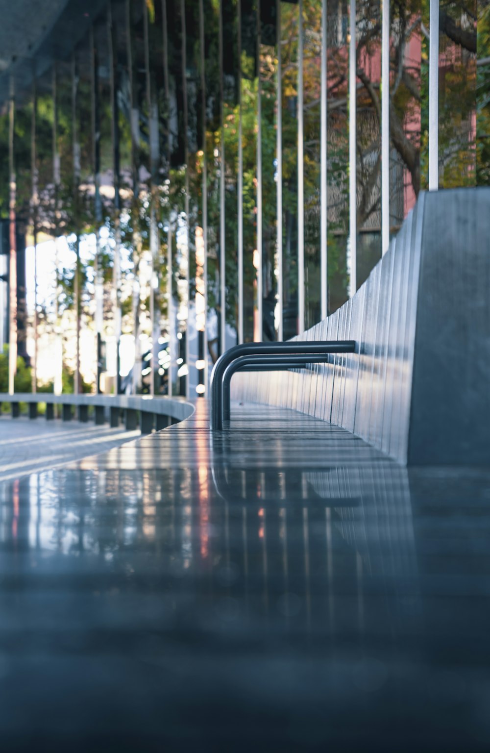 a row of metal benches sitting next to each other