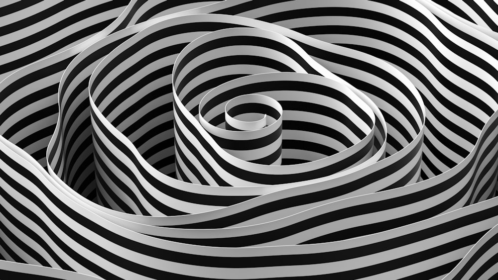Una foto in bianco e nero di un disegno a spirale