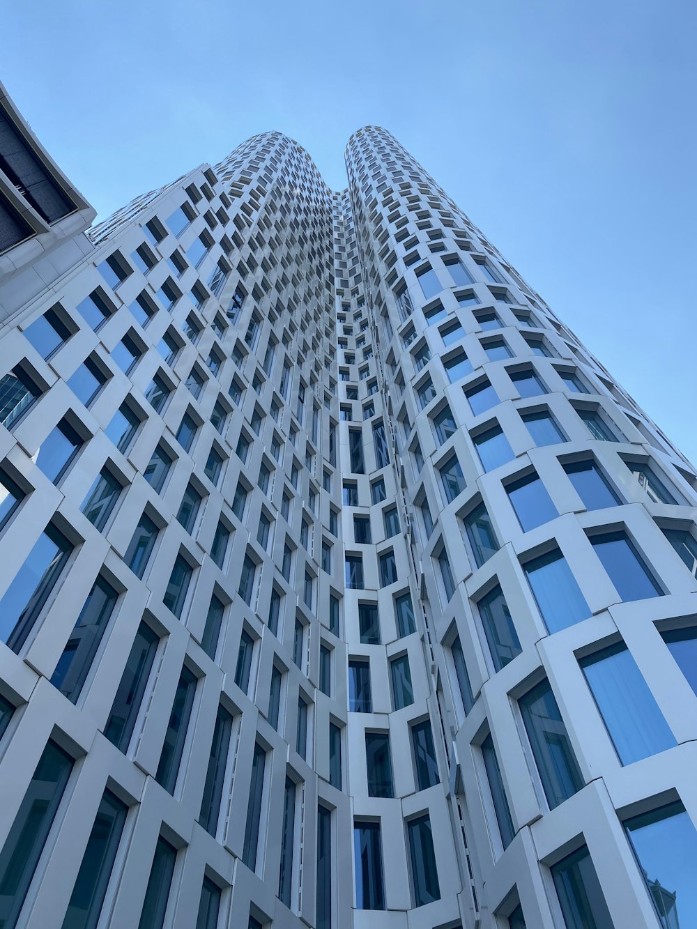 a tall building with lots of windows and a sky background