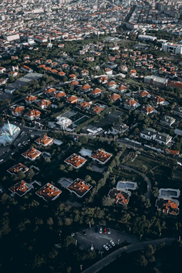 Aerial view of Sevilla cityscape highlighting residential areas managed by Claveviva.