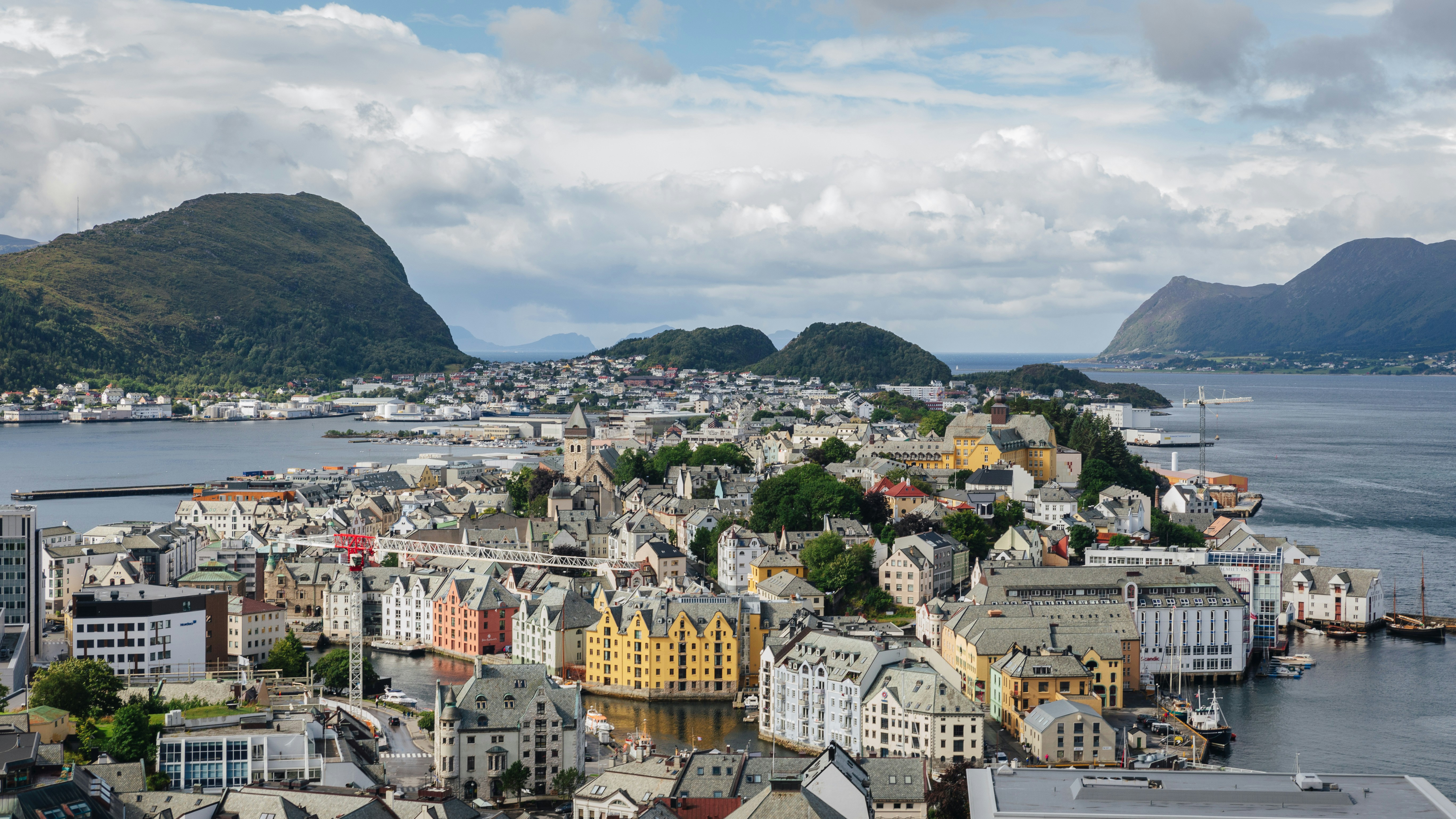 Norwegian Fjords Panoramic Roadtrip: Waterfalls, Glaciers & Sky-High Viewpoints