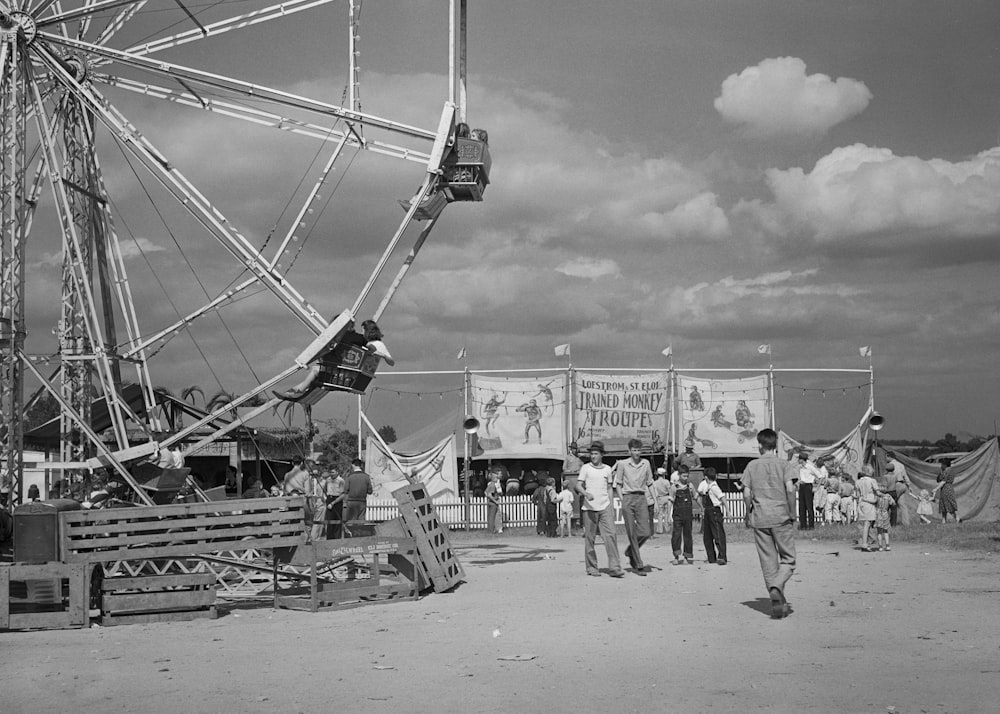 a black and white photo of a ferris wheel