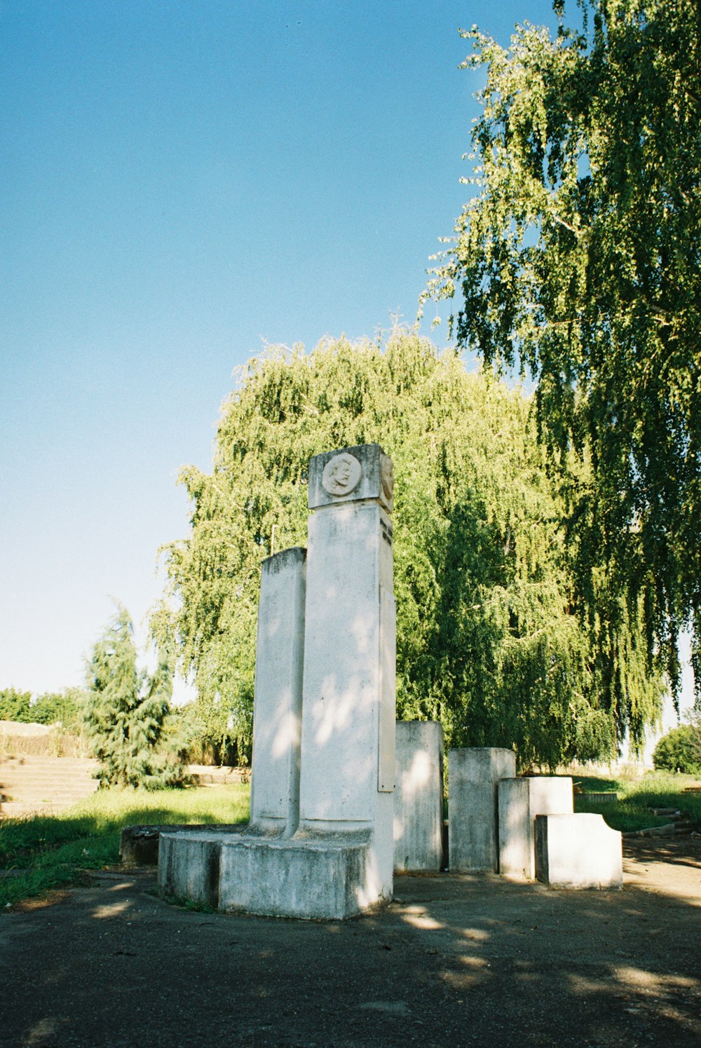 a white monument with a clock on top of it