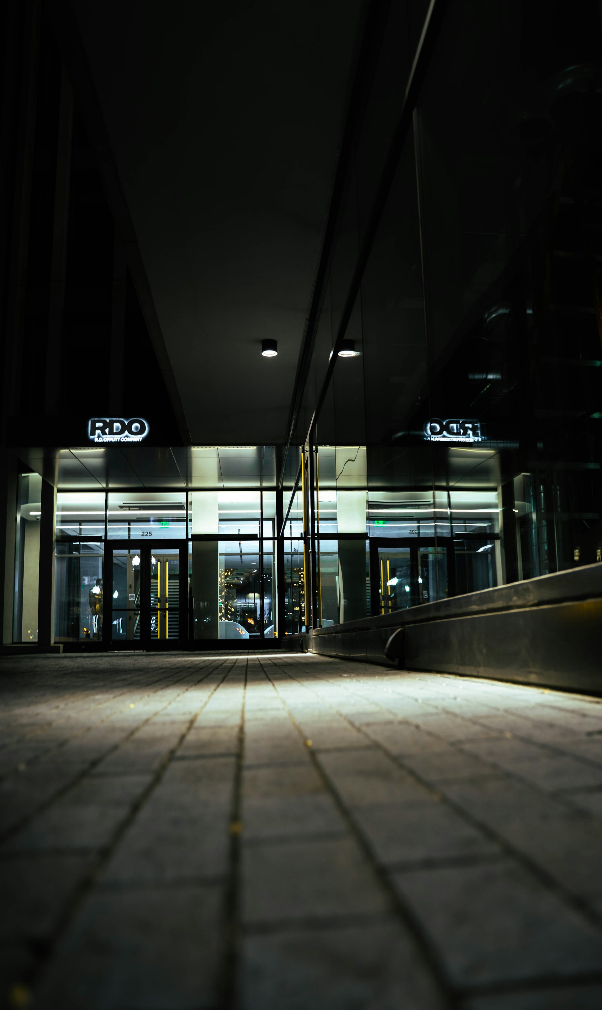 black and white bed linen