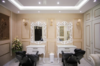 a room with two chairs and a mirror