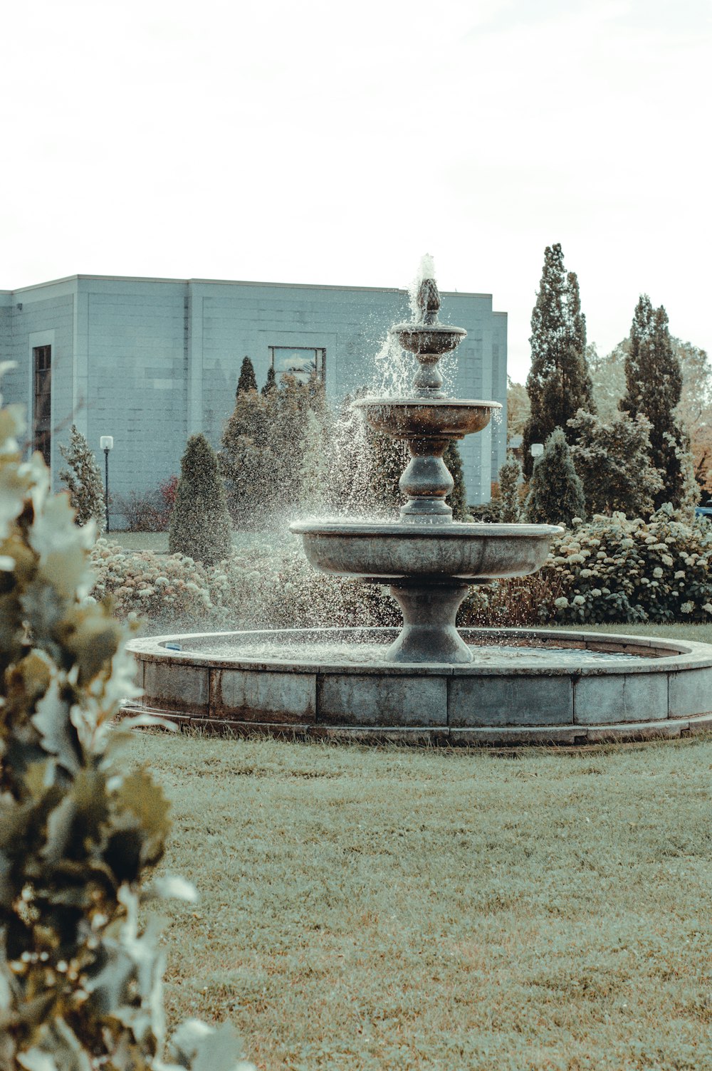 a water fountain in the middle of a park