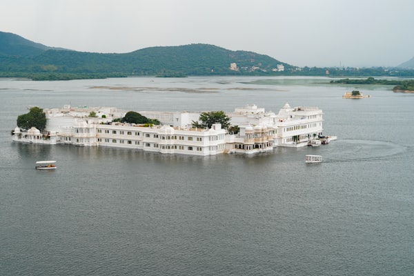 Sunset over Lake Pichola with City Palace and Aravalli hills in the background