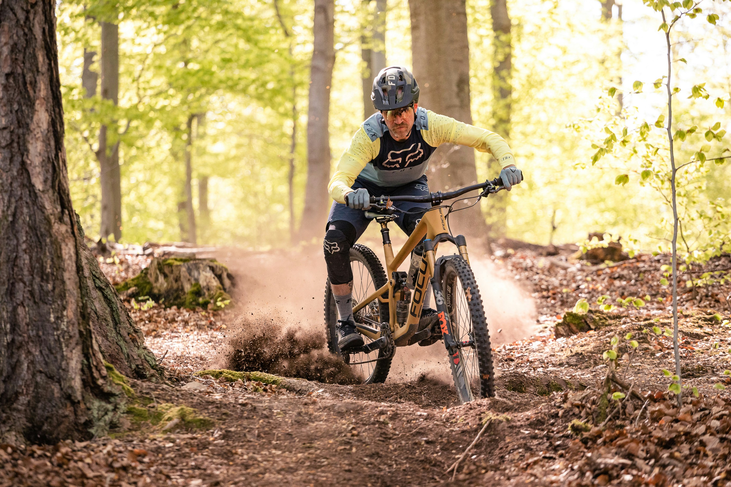 Hardtail vs. Full Suspension How to Choose the Right MTB Type
