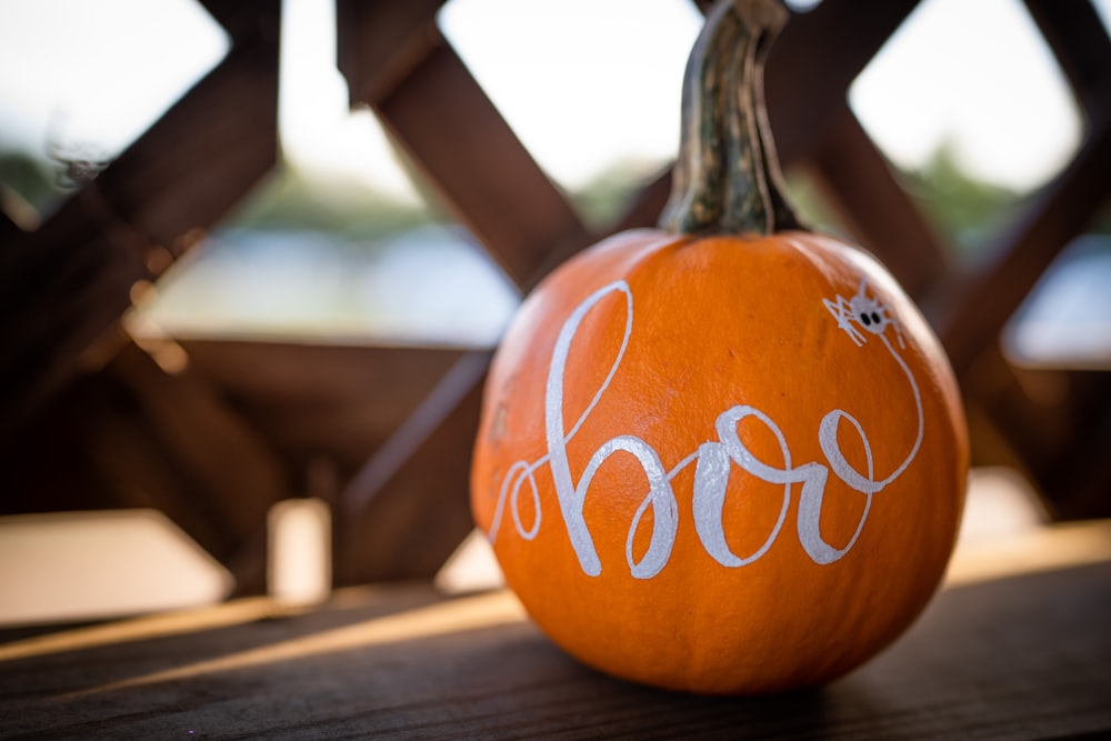 una calabaza con la palabra esperanza pintada en ella