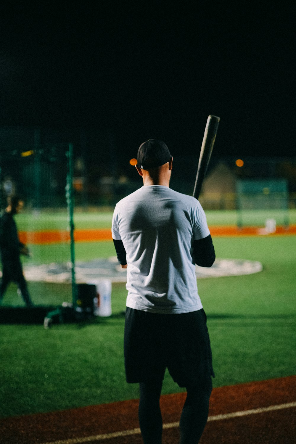 a man holding a baseball bat on a baseball field