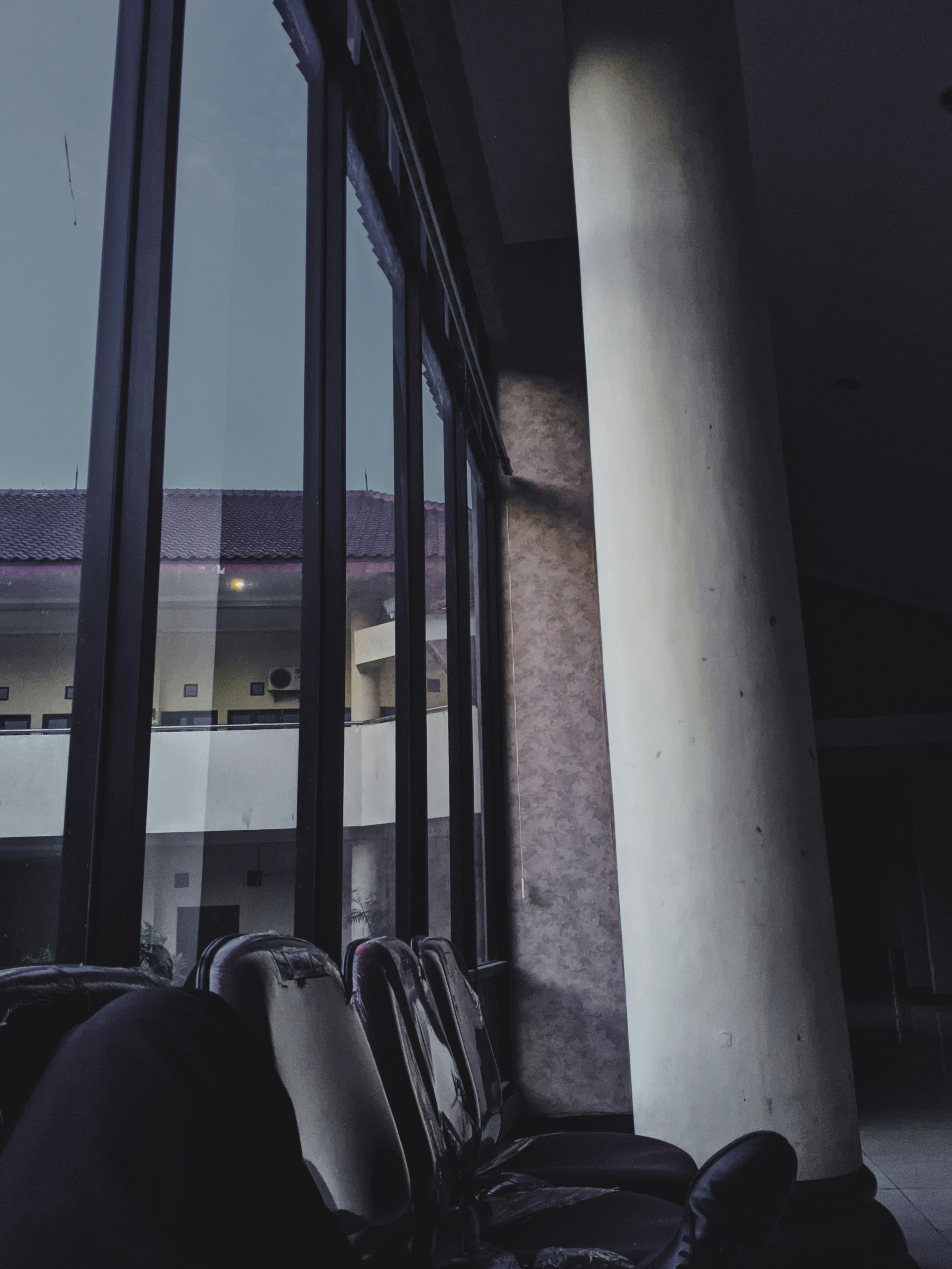 photo-1633833470662-14404f045b28?ixid=M3