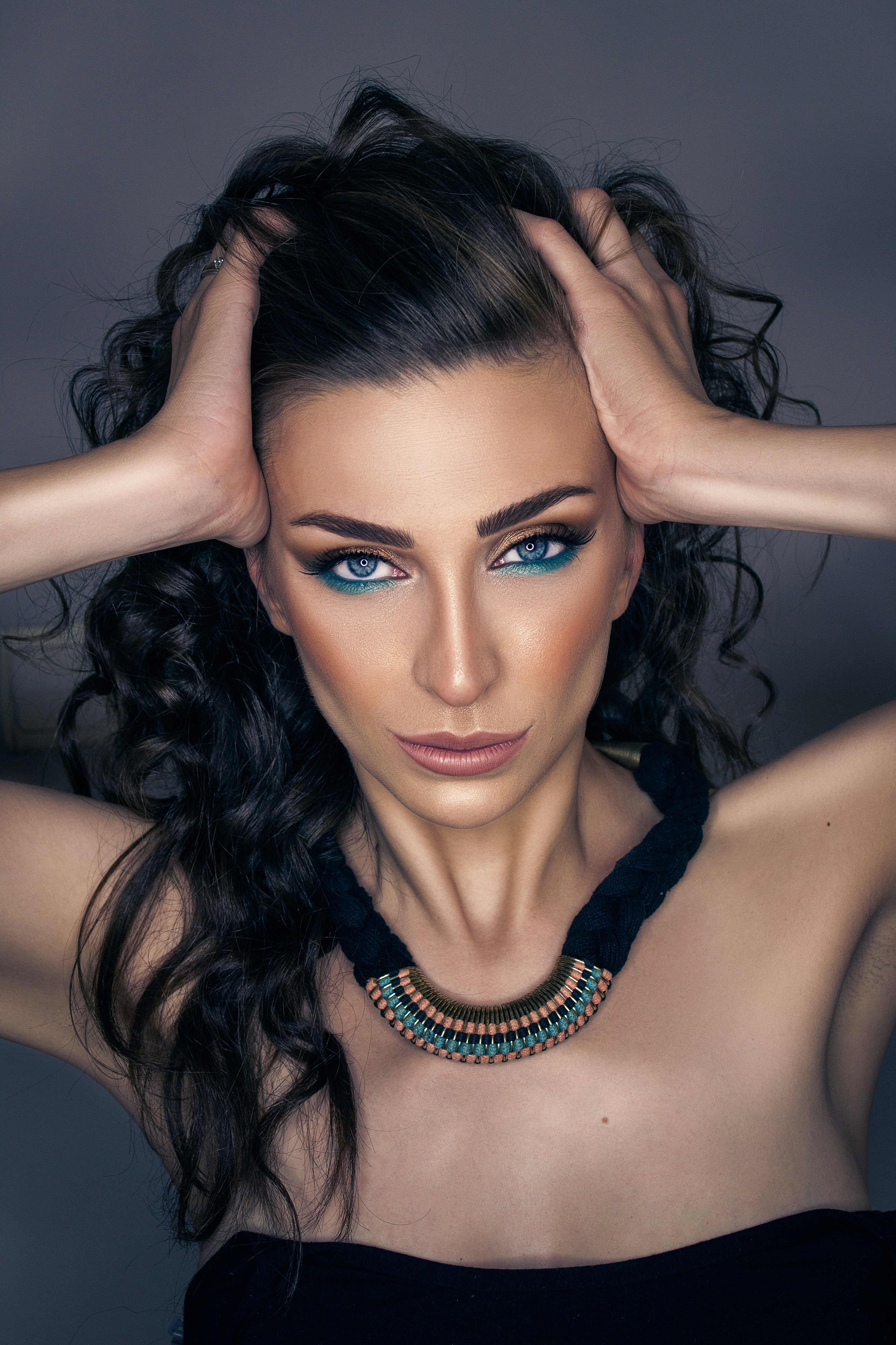 Explore the allure of gentle neutrals: the Teddy makeup trend is a big hit!