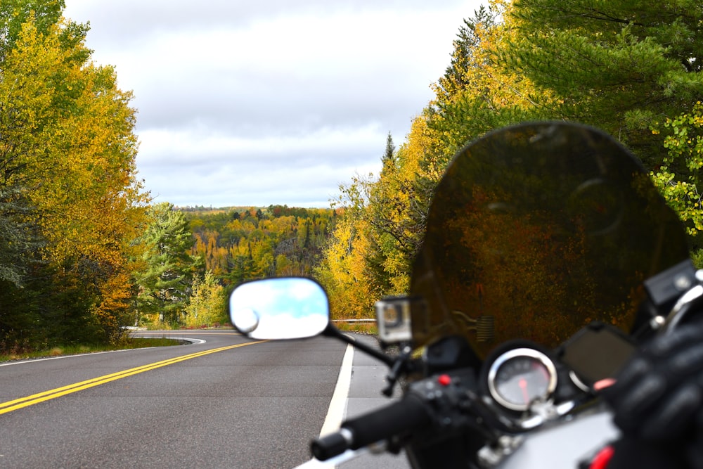 a motorcycle is parked on the side of the road