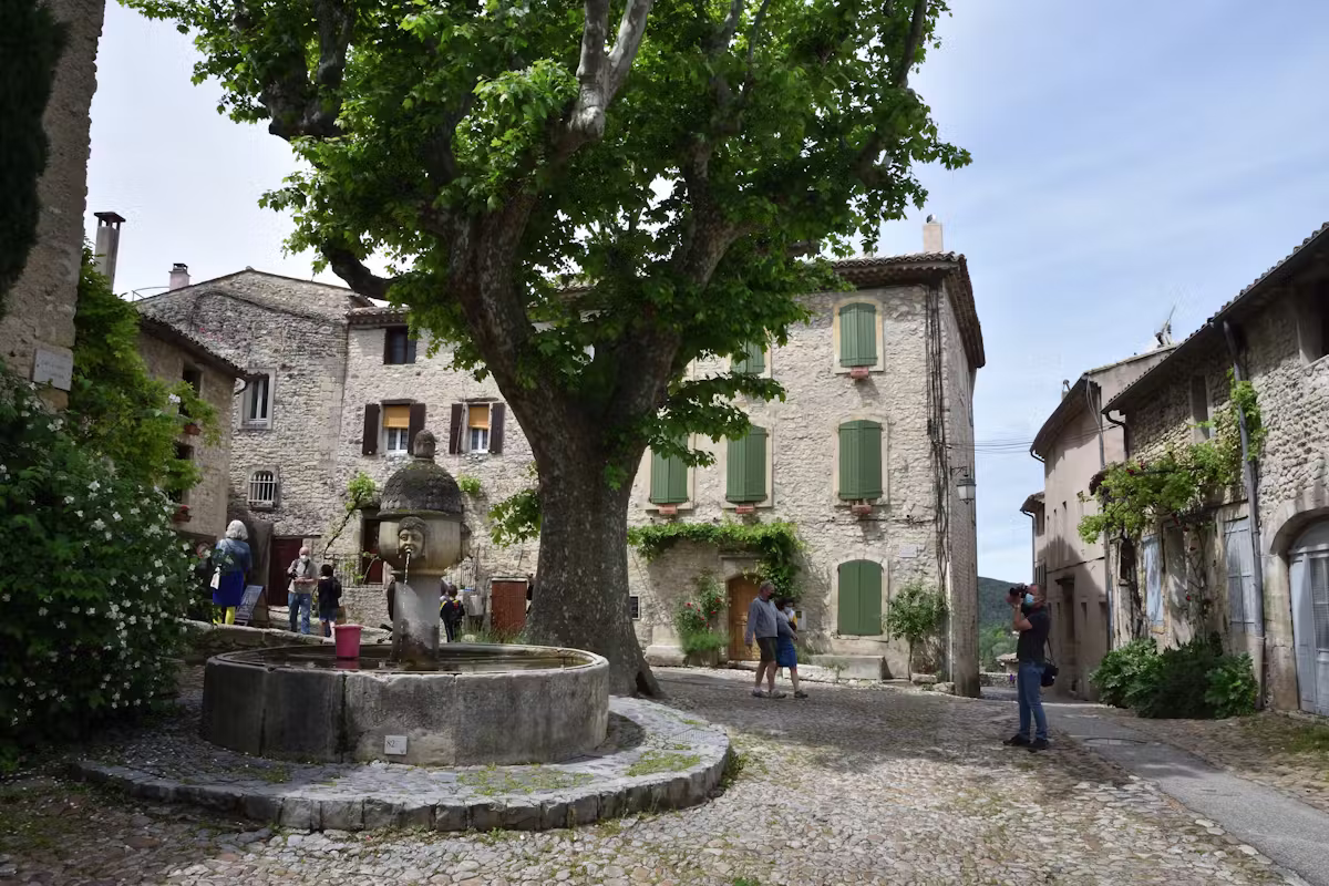 Cosy studio en centre-ville à Maubec — Studio · Maubec, Provence