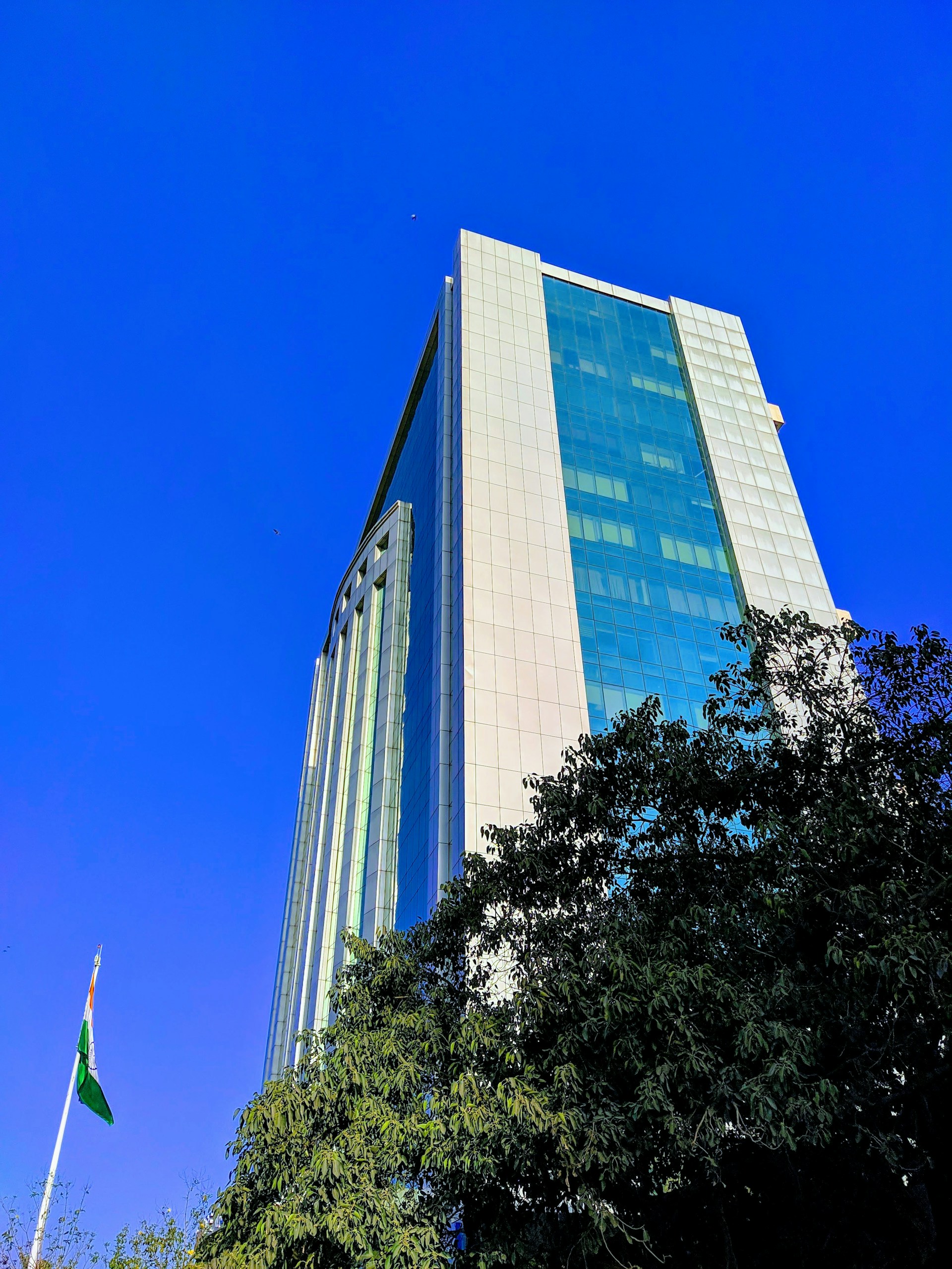 gray computer monitor