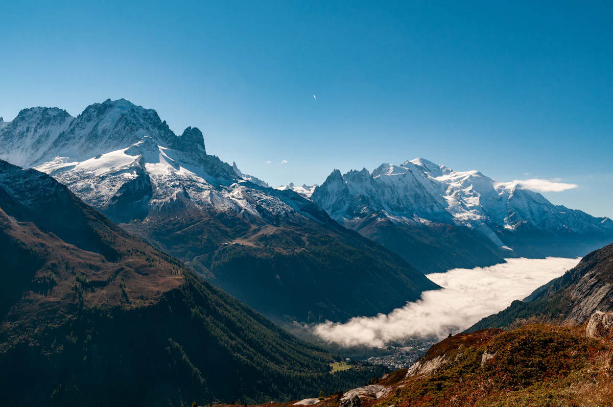Fog filling the valley over Argentière, seen from the Posettes, with Mont Blanc and its snowy neighbors behind