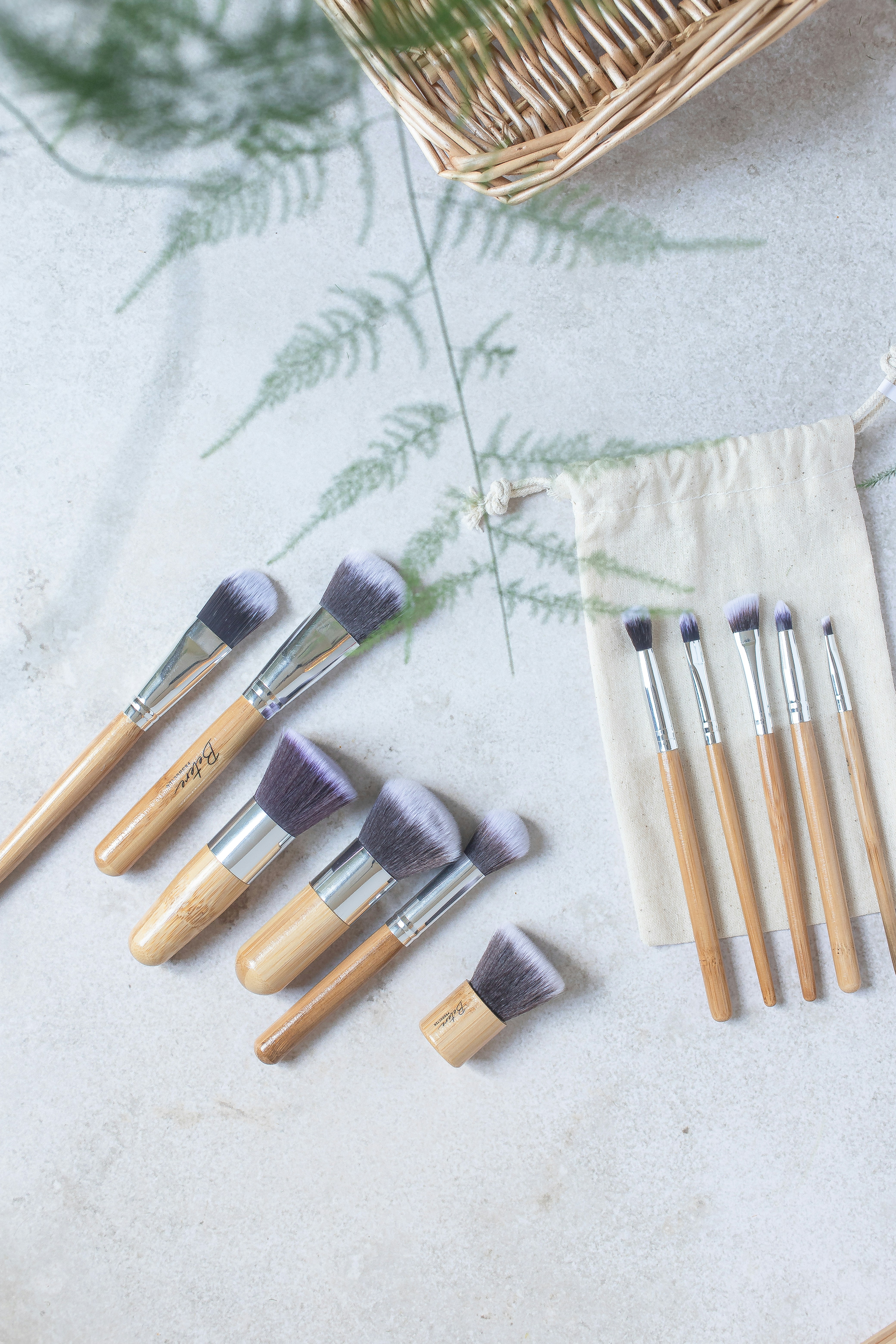 a bunch of brushes sitting on top of a table