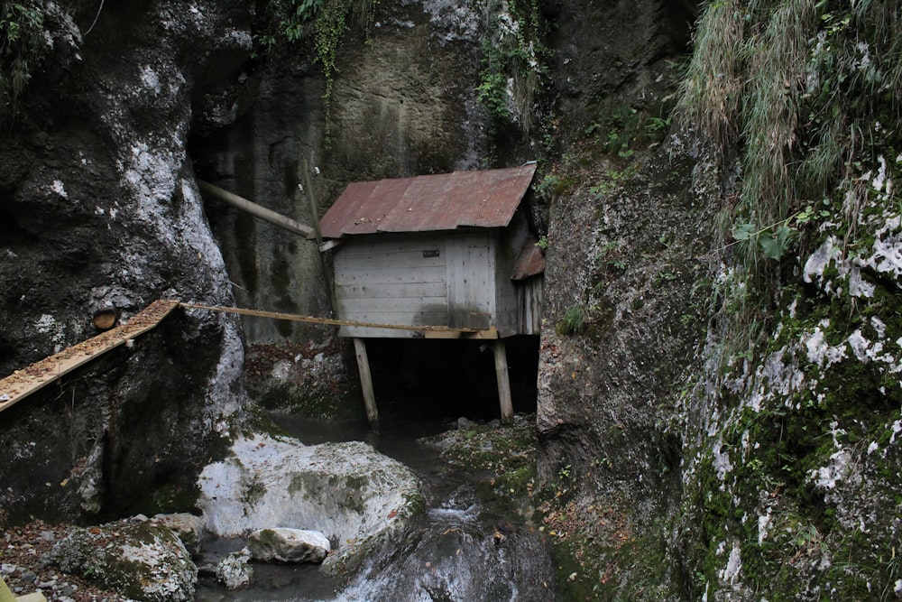 a small hut built into the side of a mountain