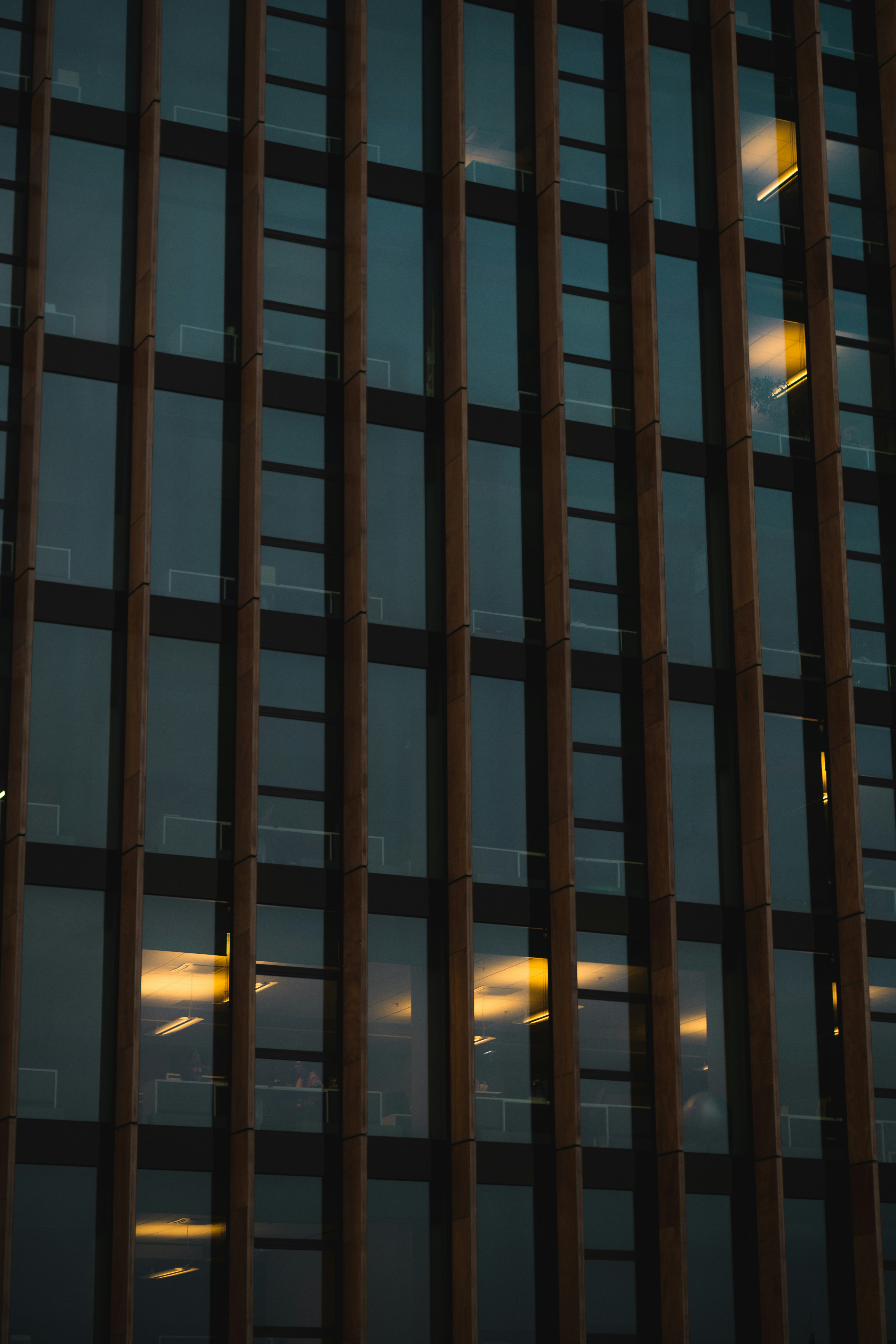 a plane flying by a tall building at night